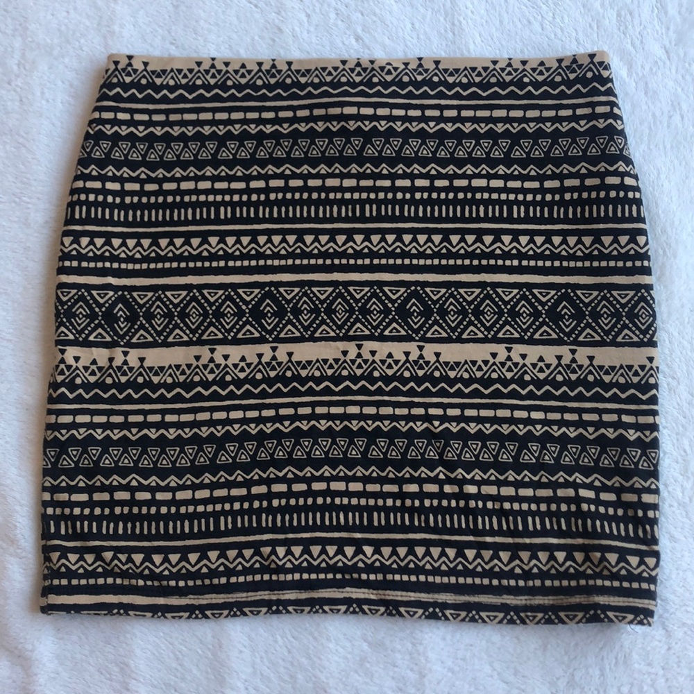 Pencil/Body con skirt